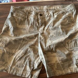 Shorts gently worn camo pattern